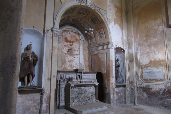 altare-centrale8DA1F8D6-9464-6446-667F-9B2A4D348019.jpg