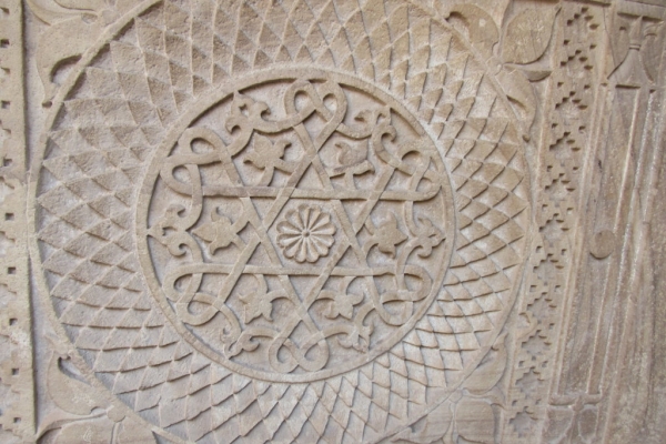 gwalior-simbolismi-nel-cortile-del-forte-fileminimizer12C29E0C-277F-0382-5907-13A7E2F853CC.jpg