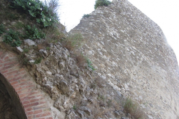 la-torre-e-arco-alla-base-fileminimizerDCB4C966-5601-75A5-9EEC-3878ACCF9522.jpg