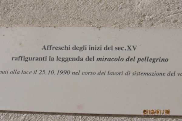 lapide-con-datazione-a-fianco-arco-affrescato-fileminimizerAD3CDF02-A5B6-E8A0-A6D0-2B4C4F004F31.jpg
