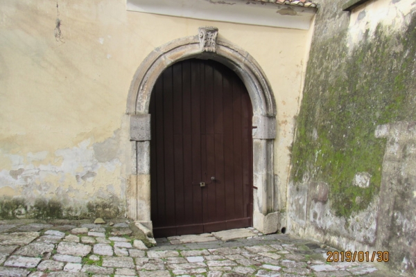 un-portio-di-accesso-dal-cortile-fileminimizerD2942648-BB7C-F662-24F0-E916EB223CF2.jpg
