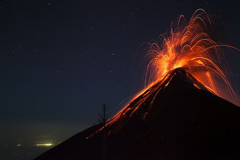 fuego-acatenango-guatemala.jpg