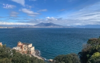 Posillipo, dal greco  Παυσιλυπον (Pausilypon) , che offre sollievo al dolore. Foto di Serena Ammendola.